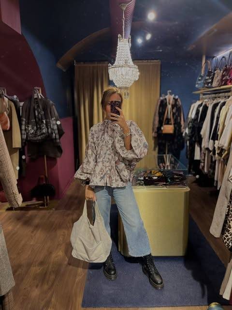 Blusa in velluto a fiori